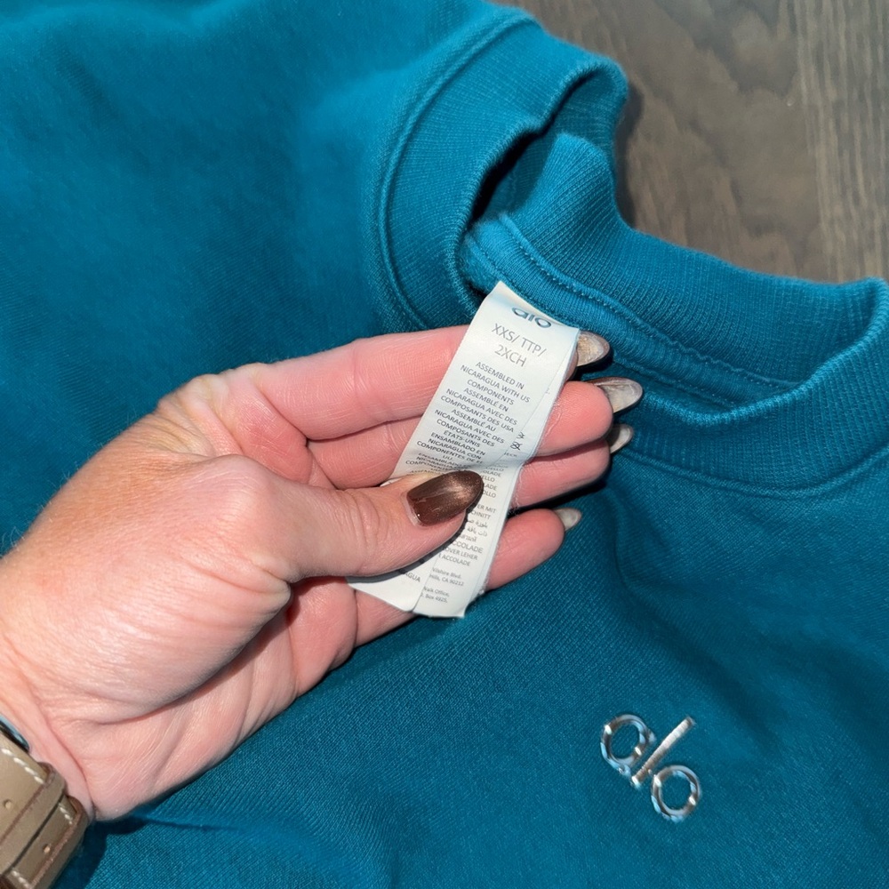 ALO Yoga Teal Sweatshirt - Picture 5 of 9